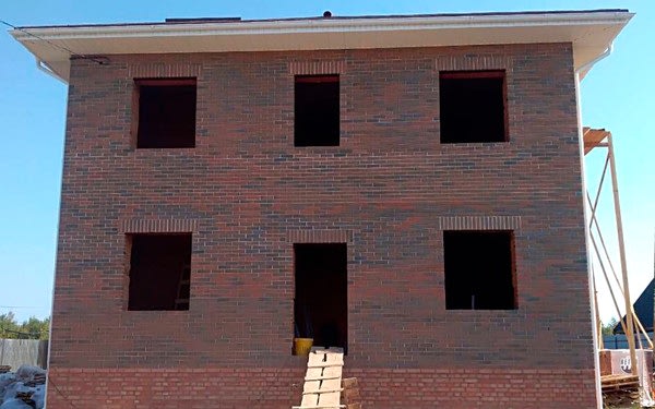 Коробка из керамического кирпича площадью 280 кв.м